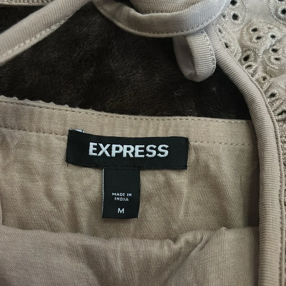 Express M Eyelet Ruffle Halter Top - Picture 4 of 13